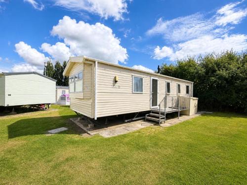 Harwich House | Great Caravan With Decking At Dovercourt Holiday Park Ref 44506F