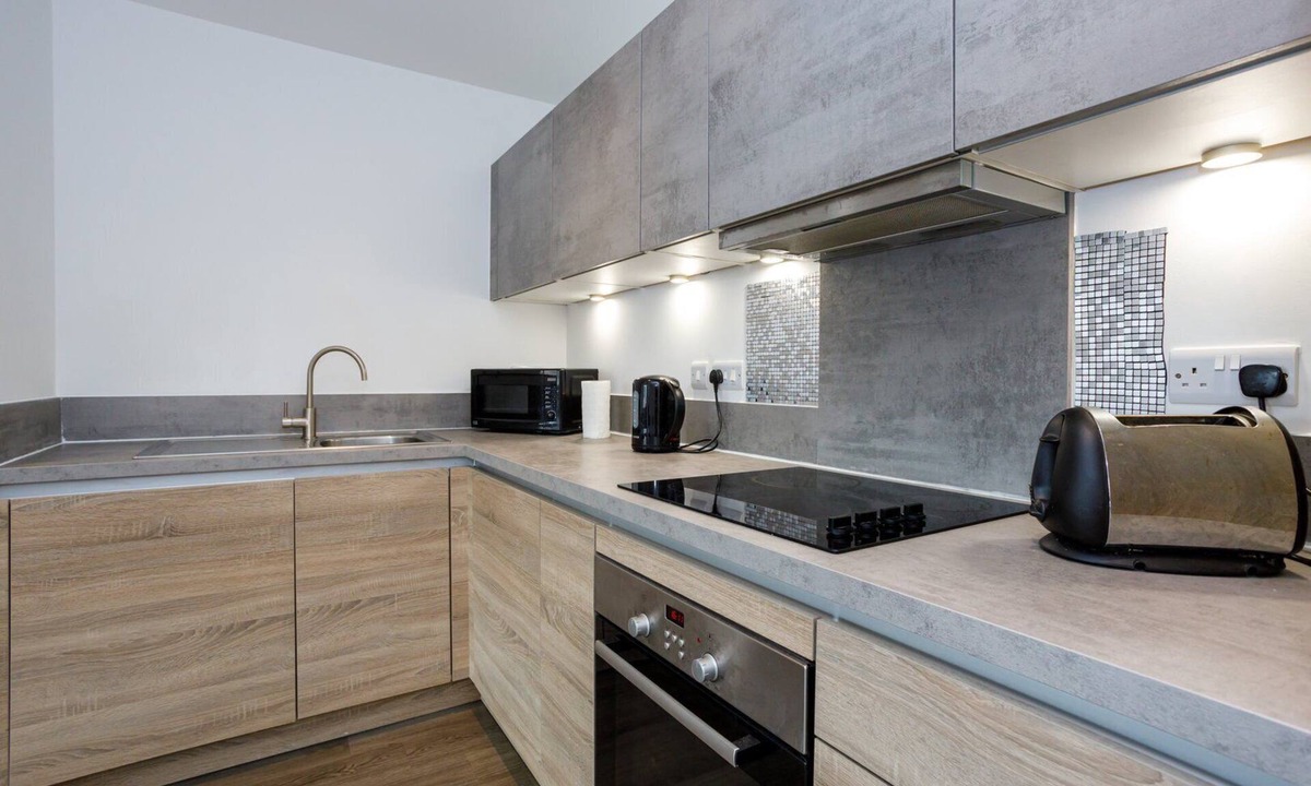 Trafford Apartment | GuestReady - Modern 2BR Flat in MCR