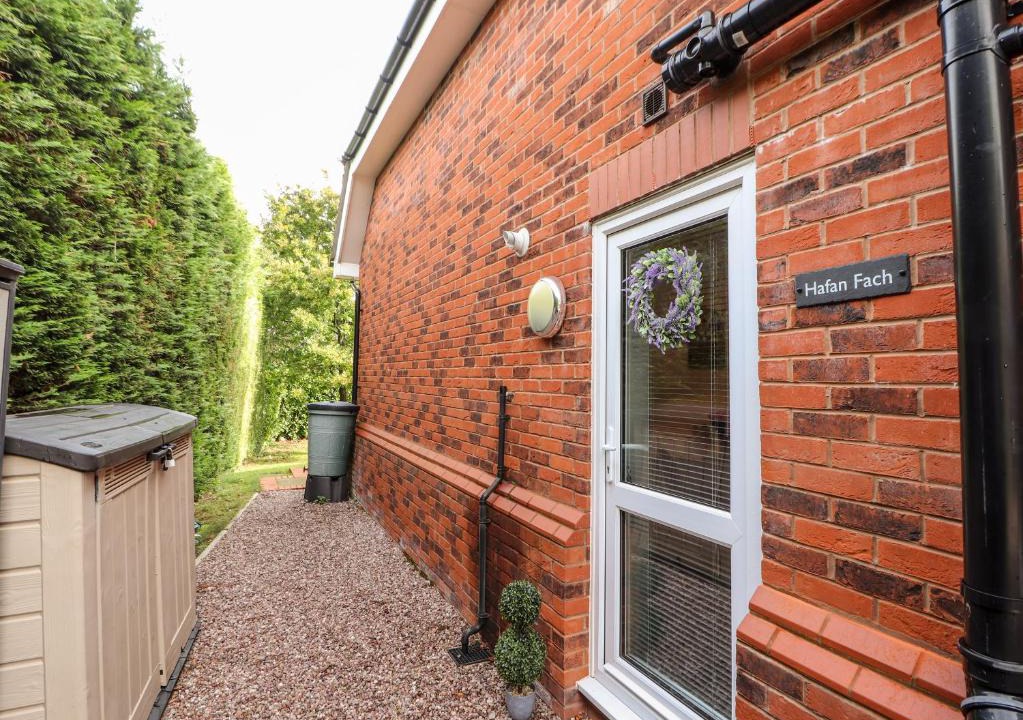 Flintshire House | Hafan Fach