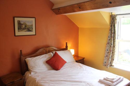 Llanthony Hotel | Half Moon Inn