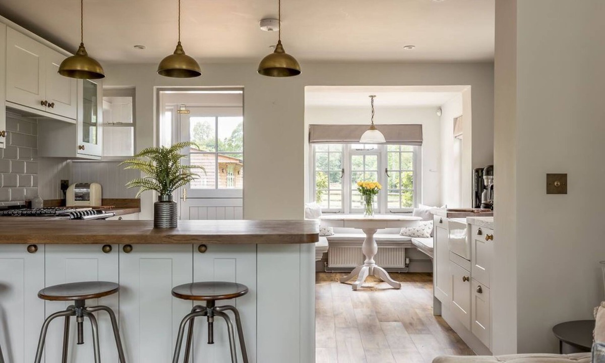 Sturminster Marshall House | Harbour Escapes | Charming Cottage with an acre in Dorset Countryside