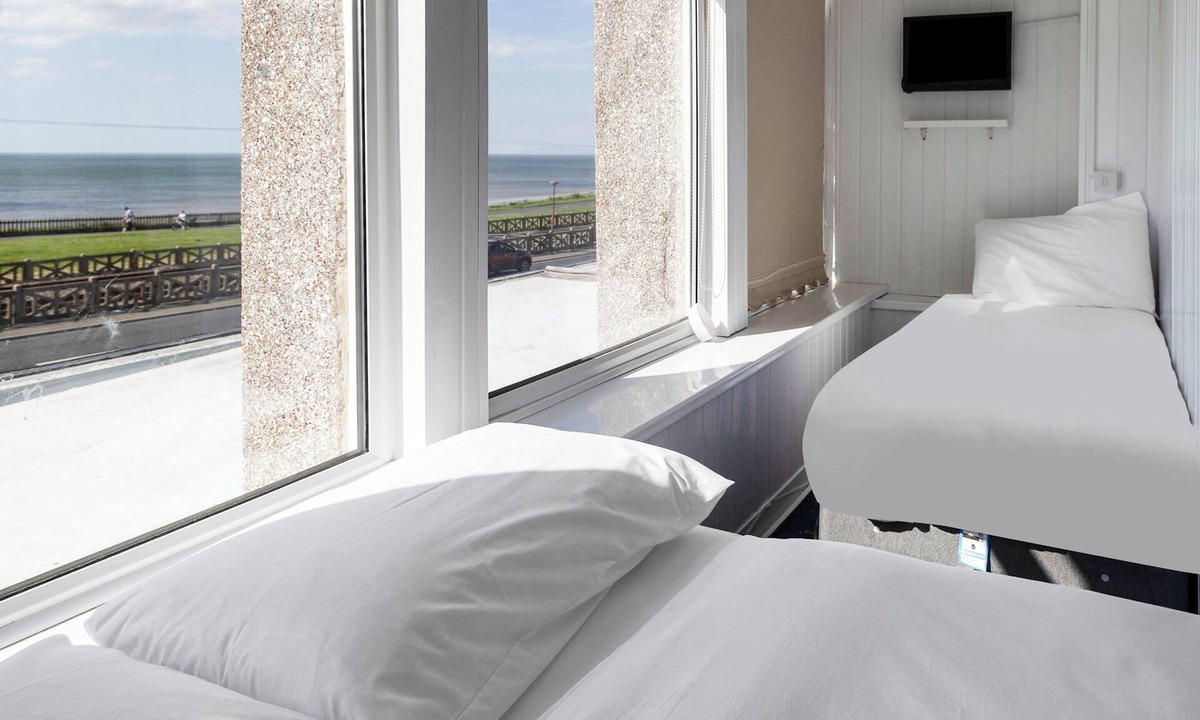Bispham Bed & Breakfast | Harlands Hotel