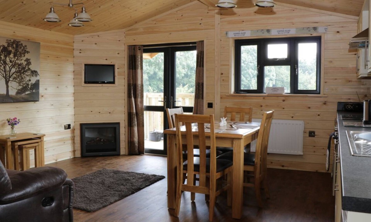 King's Lynn Cabin | HAYFIELDS - Charming Double Bedroom
