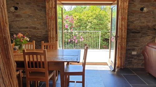Brazzacott House | Haypole Barn