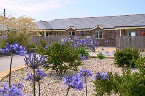 Grampound House | Hazel - 3 Bed accessible holiday cottages