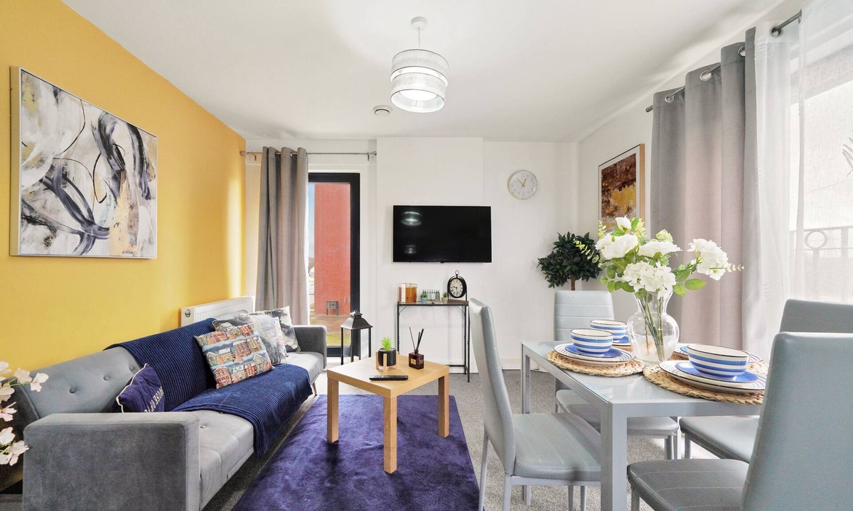 George Green Apartment | Heathrow Gateway Apartments with Private Parking 6