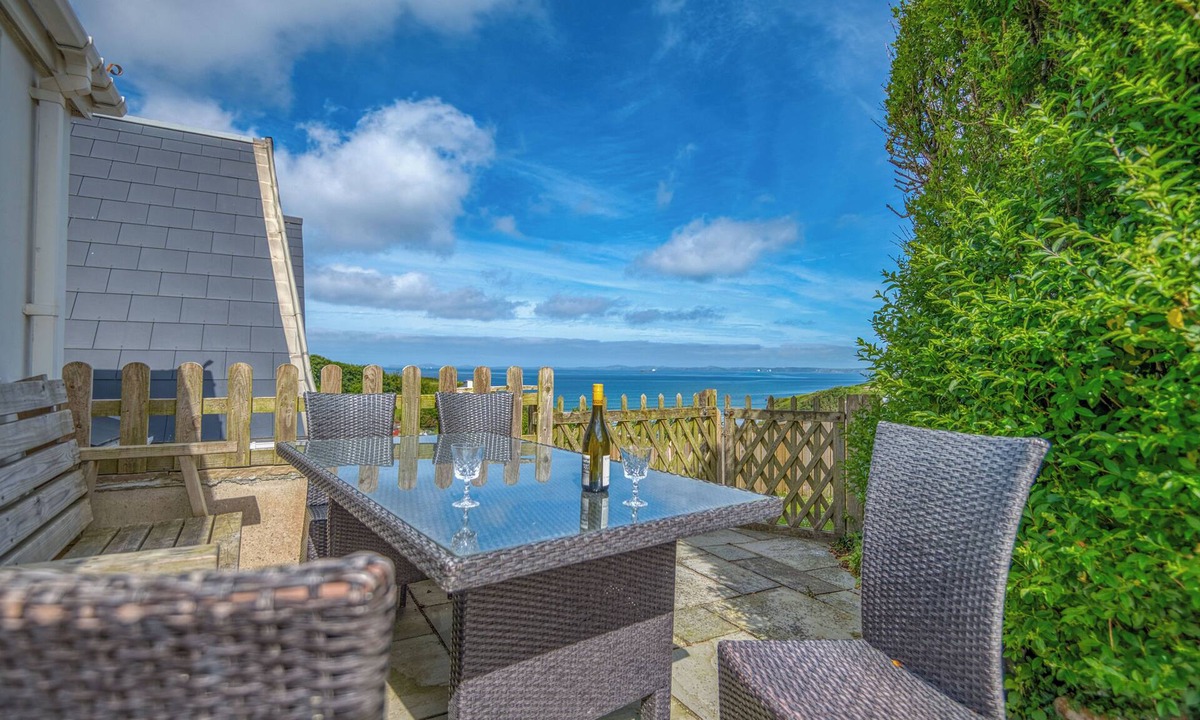 Little Haven House | Heddfan Cottage, Holiday Home Little Haven, Sleeps 4, 2 bedrooms, bathrooms
