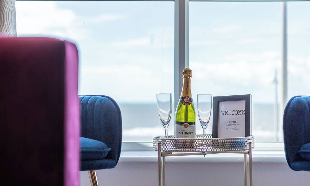 Thornton-Cleveleys Apartment | HIGHCLIFFE SUNSET SUITE - 2 BED - SLEEPS 4 - BEACHFRONT