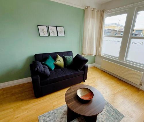 Cambridge Apartment | Holcroft