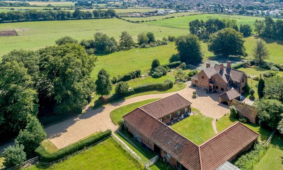Ravenshead House | Holly Lodge