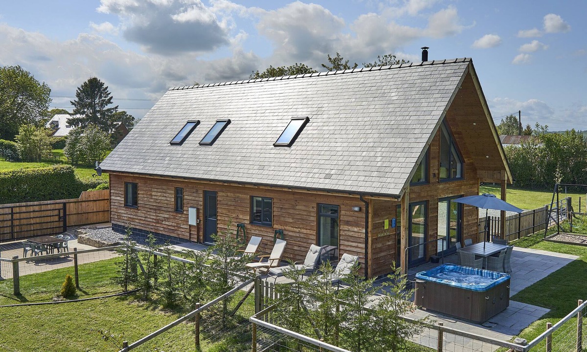Kingswood Cottage | Holly Lodge