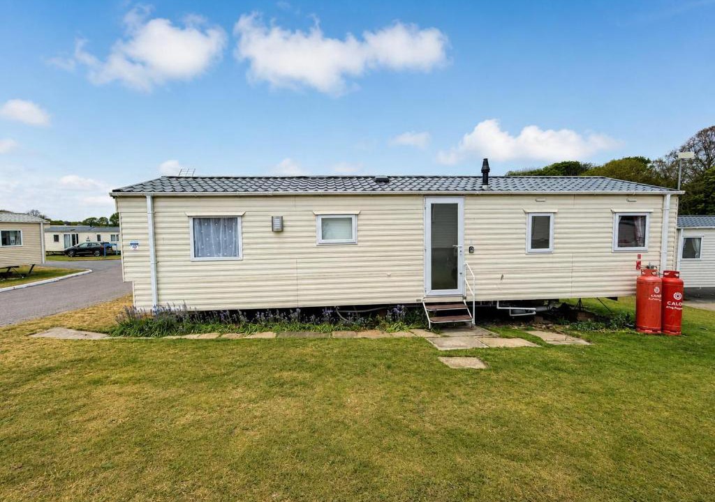 Kessingland House | Homely Caravan At Kessingland Beach Holiday Park, Suffolk Ref 90040Bc