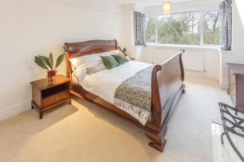 Winchester House | Host & Stay - Combpyne