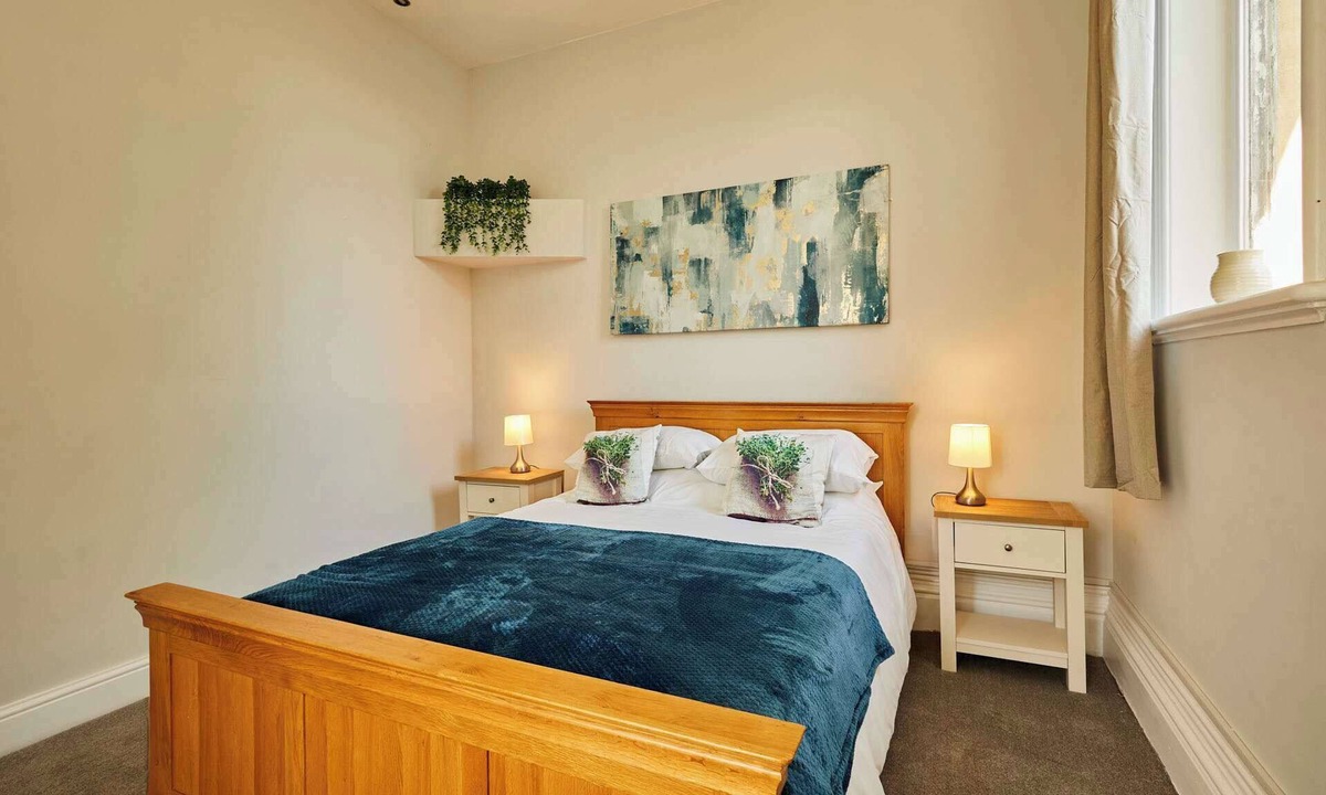 Malvern Apartment | Host & Stay | Flat 2 Club Chambers