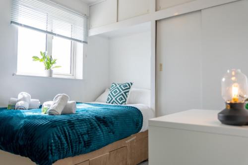 Great Linford Apartment | Host & Stay - Glazier Drive