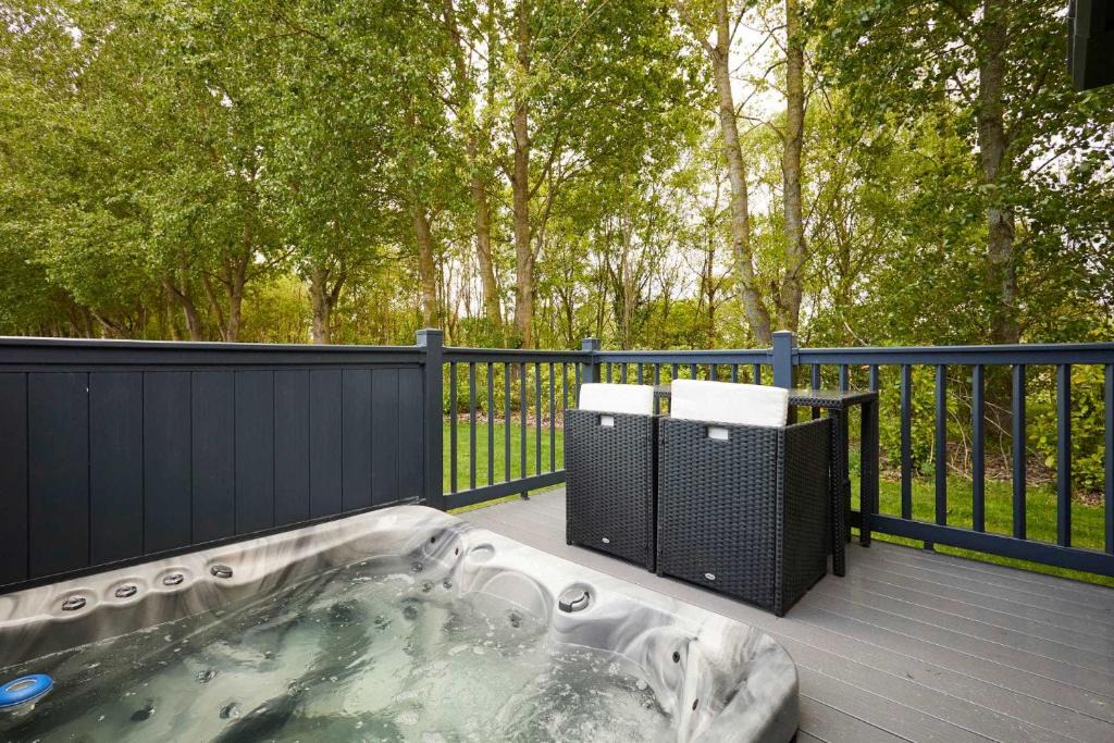 Allerthorpe Ski Chalet | Host & Stay - The Evergreen Retreat RWM22