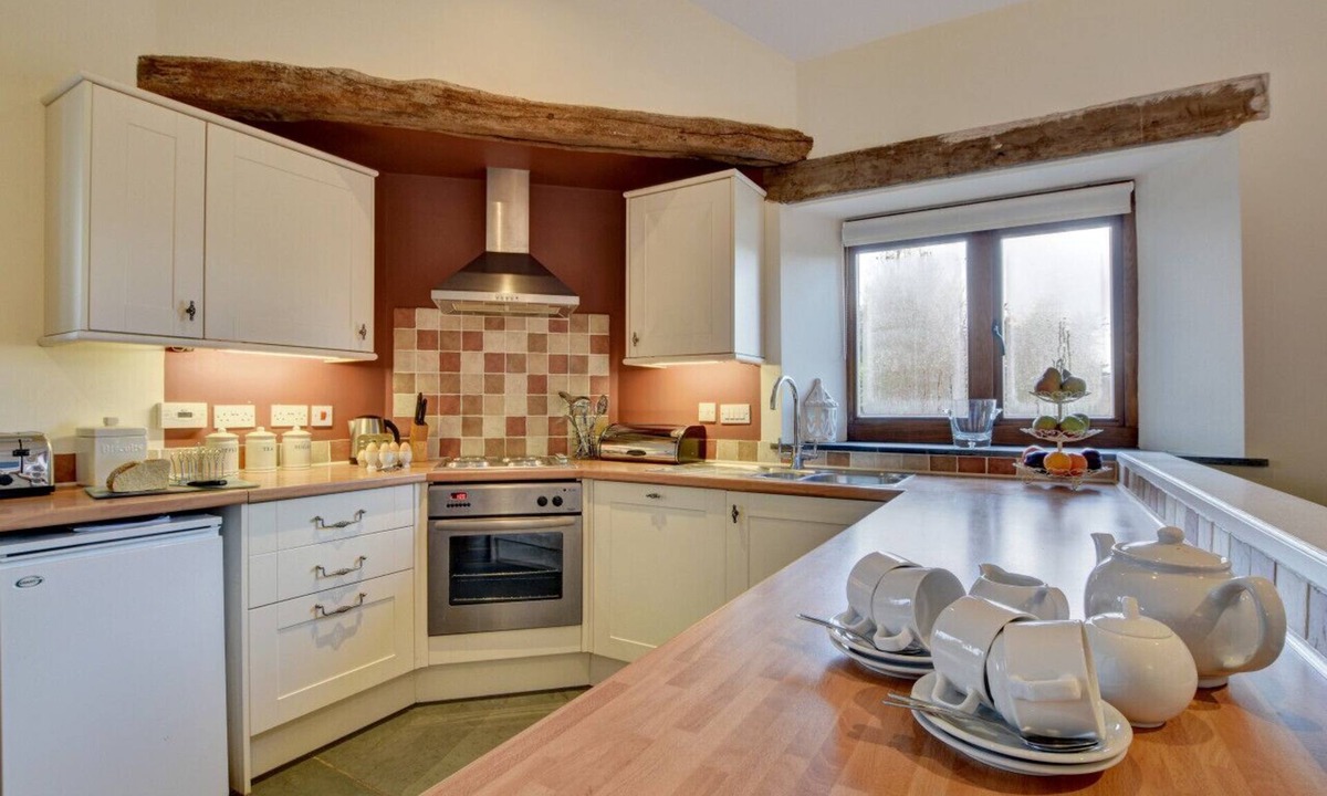 Hele House | House Martins - Three Bedroom House, Sleeps 6