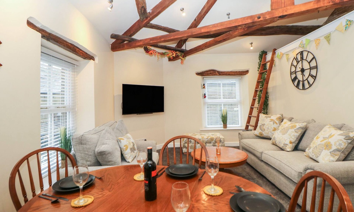 Hayfield Cottage | Howard's Hideaway