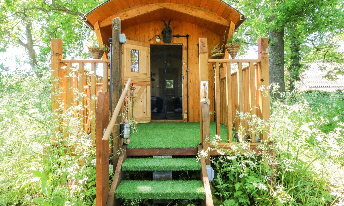East Dereham Cottage | Hugatree
