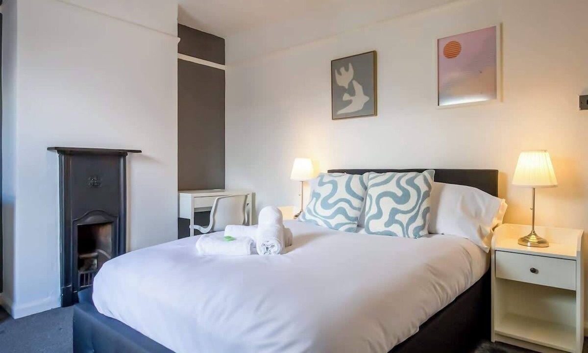 Northampton House | Ideal for Contractors | Free Wi-Fi | Sleeps 7!