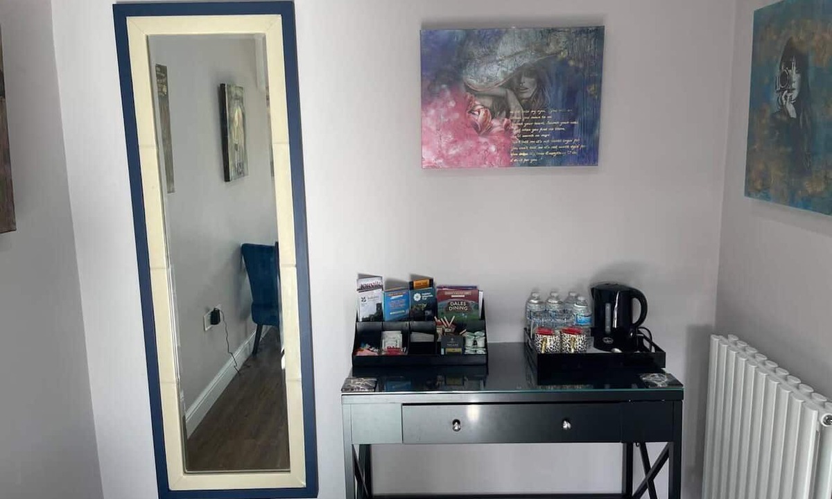 Brighouse Apartment | Immaculate 1-bed Studio With Outside Patio
