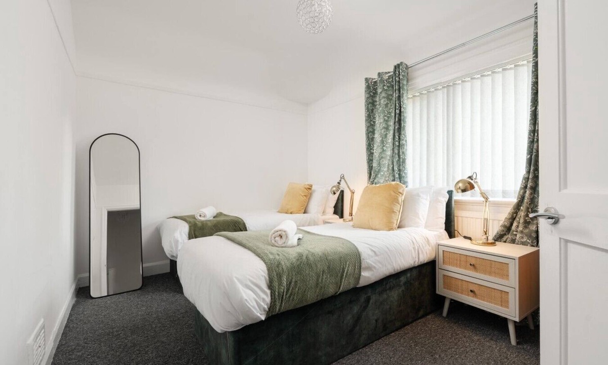 Clayton House | Immaculate 3bd home - COOP - Etihad - Pool Table