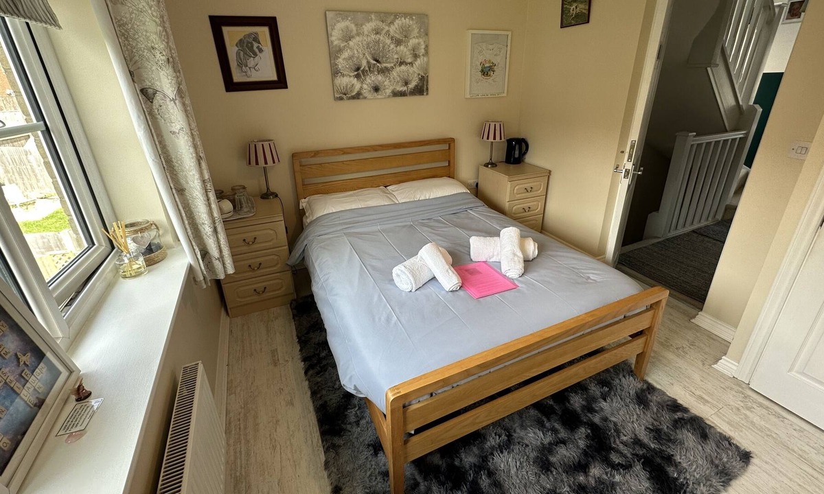 Basingstoke House | Infinity Guest House Wiltshire Crescent