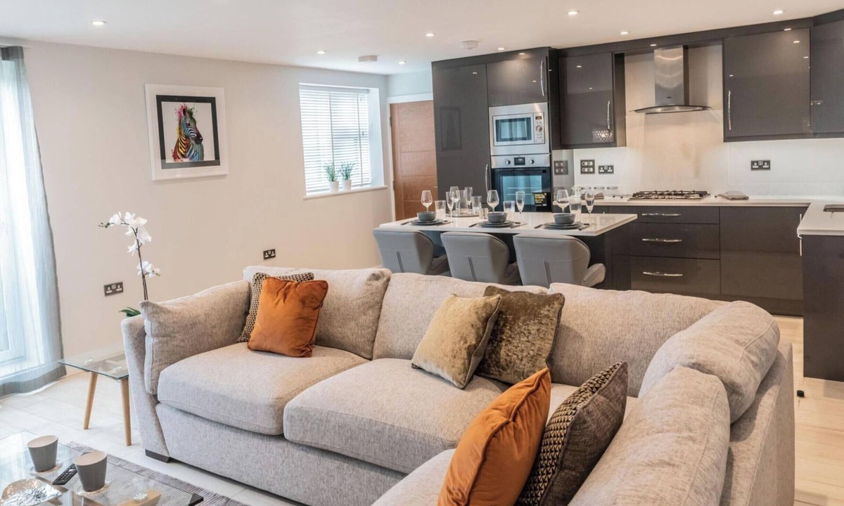 Reading Apartment | Ivory Lodge