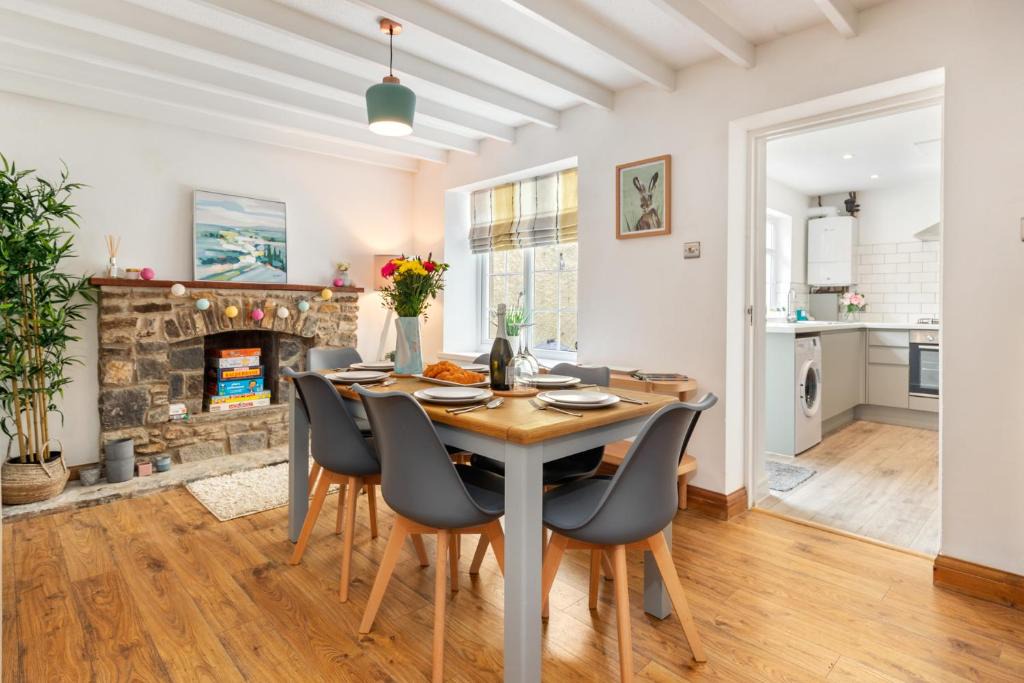 Saundersfoot House | Ivydene - Beautiful Cottage, Stone Throw from Beach, Wonderful Sea Views
