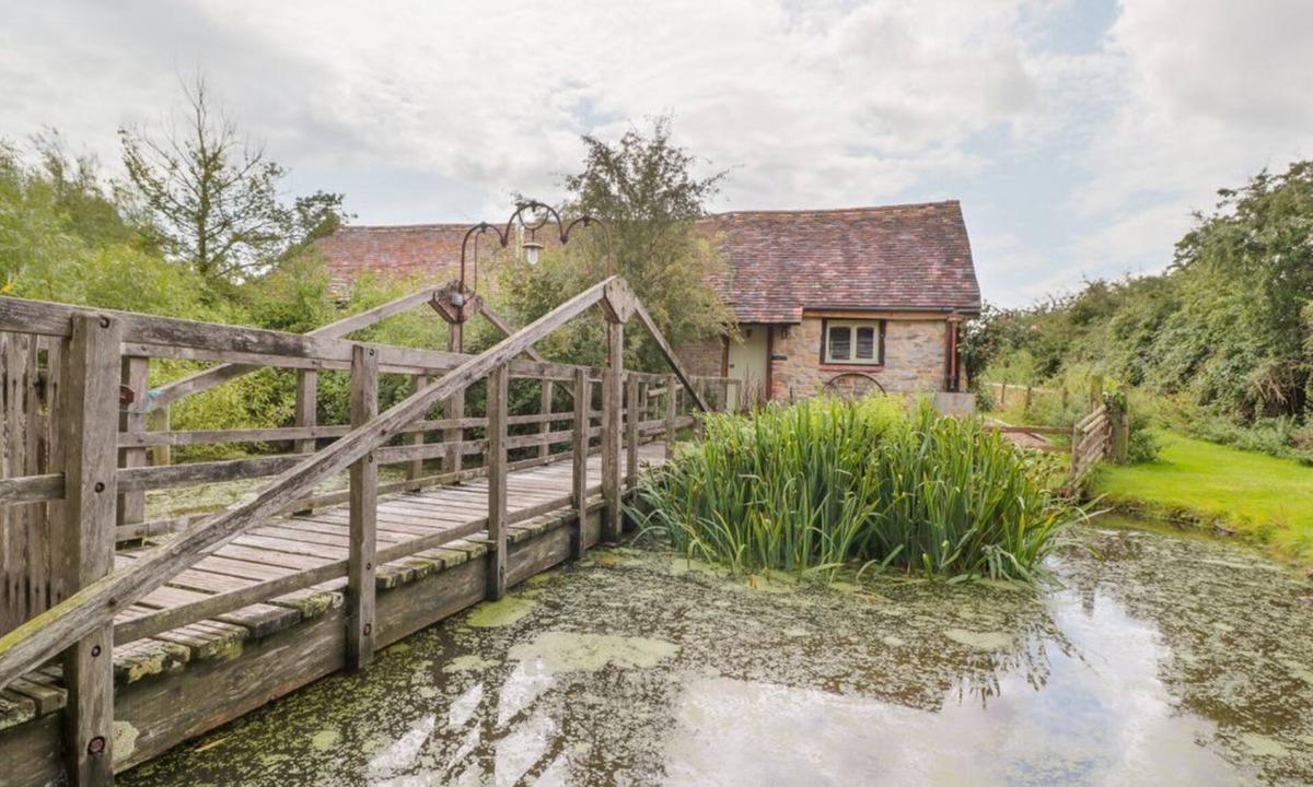 Gloucester House | Jackdaw's Roost: A Cozy Retreat