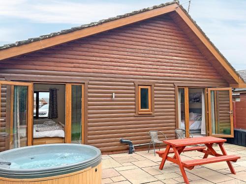 Fitling House | Jasmine Lodge