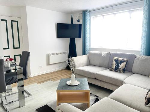 Chadwell Apartment | Juniper Apartment - 2 Bedroom