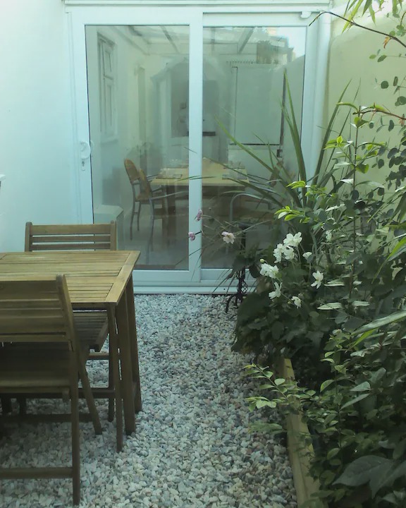 Bognor Regis Apartment | Just a few steps to the seafront & all amenities, cafes, restaurants & bars