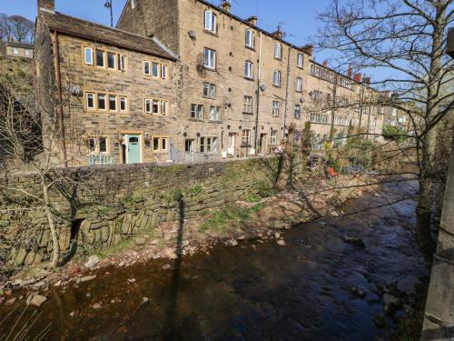 Holmfirth House | Kingfisher Cottage