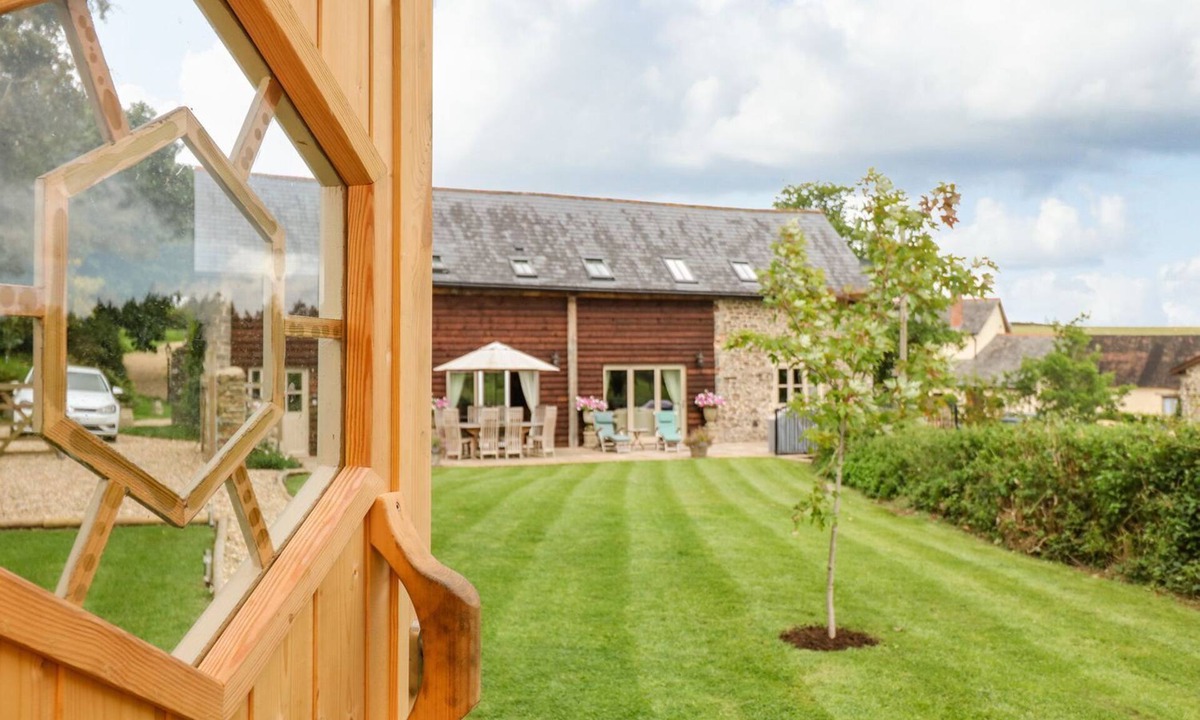 Crediton Cottage | Lake View