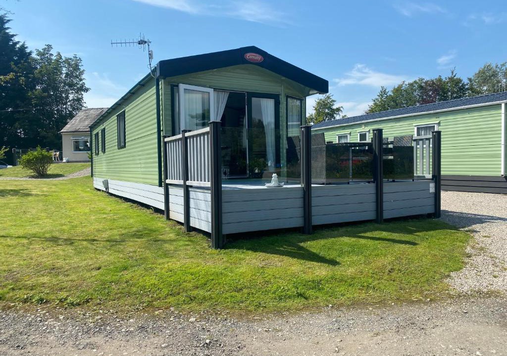 Tewitfield House | lake view staycations