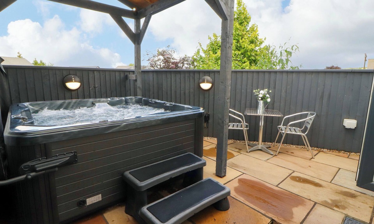 Carnforth Cottage | Lakes View Apartment 1