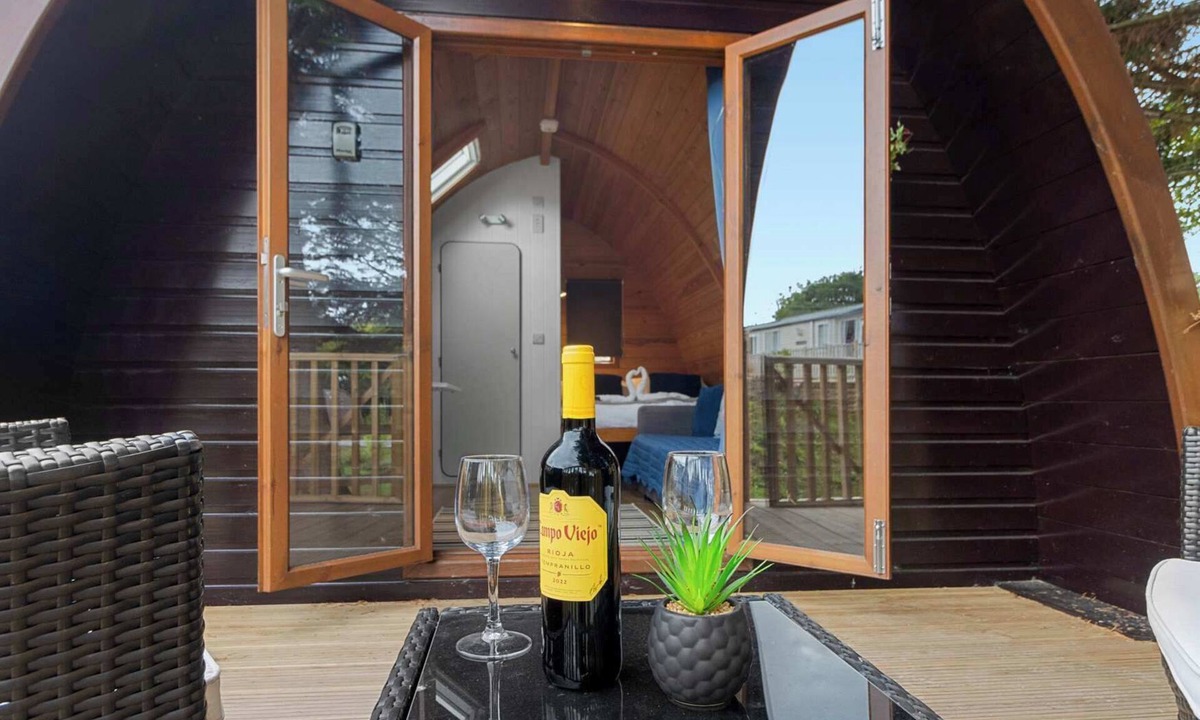 Cheriton Bishop Cabin | Lakeside Haven - Fishing+Heated Pool 500yrds away