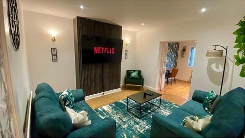 Middlesbrough House | Large Contractor House - 6 Bedrooms - 10 BEDS - Free Private Parking