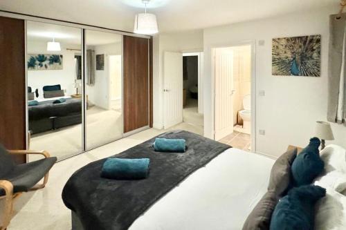 Ashford House | Large Home with secure parking, lovely Evergreen House in Ashford