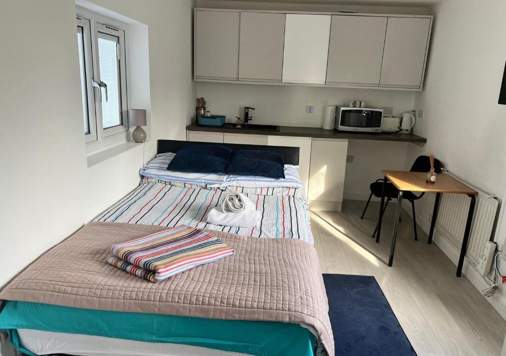 Becontree Apartment | Ldn Studio-Free Parking-15 min to Elizabeth Line