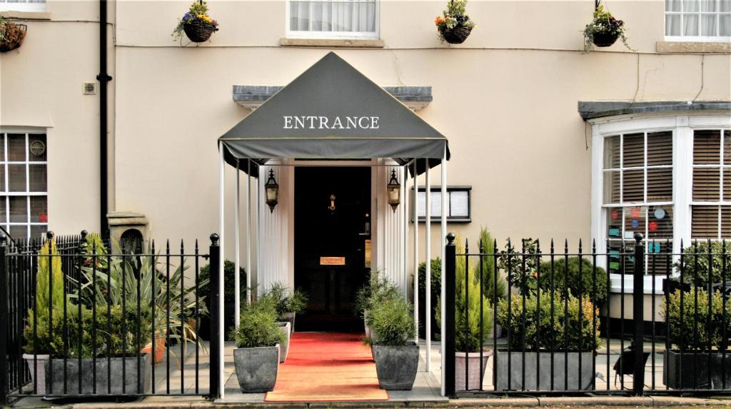 Heybridge Hotel | Le Bouchon Hotel