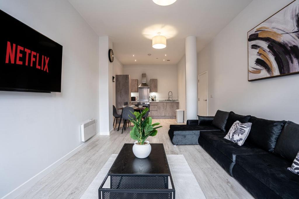 Leeds Apartment | Leeds Dock Riverside Apartment Sleeps 8 and Parking