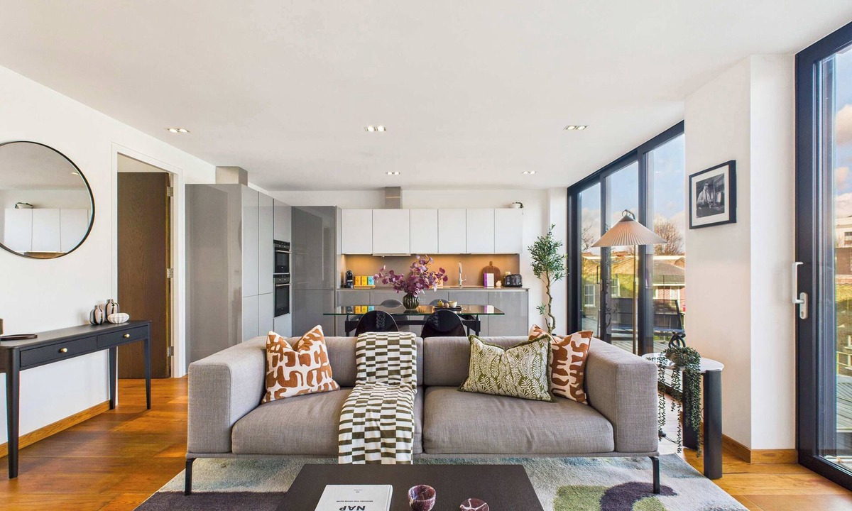 Camden Town Apartment | Light-filled Camden Town Balcony Apartment