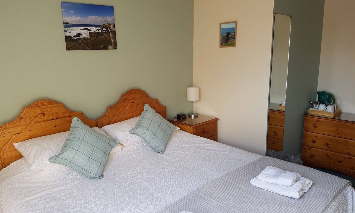 Stromness Bed & Breakfast | Lindisfarne Bed & Breakfast
