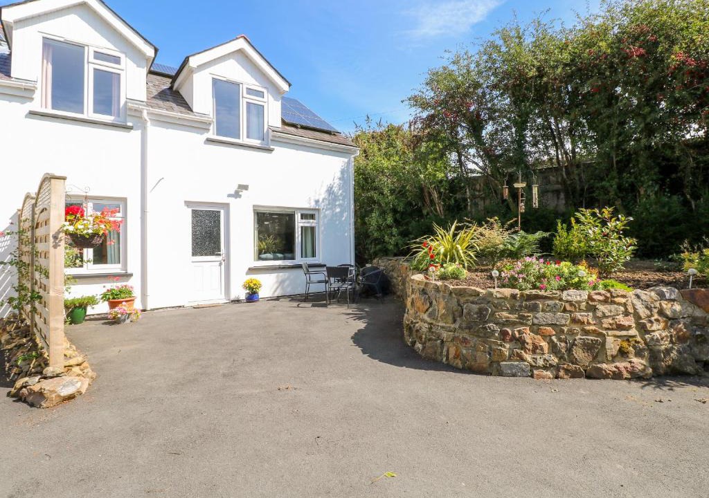 Carew Newton House | Little Freestone