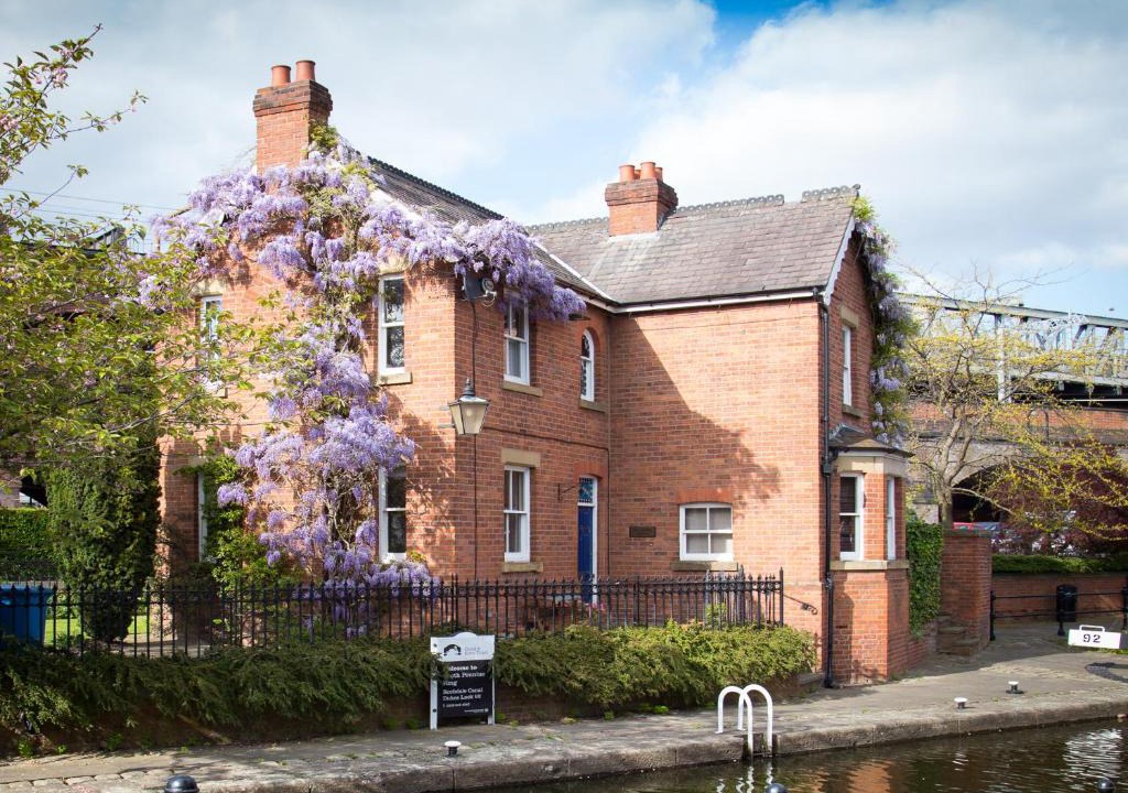 Castlefield House | Lock Keepers Cottage - Detached House in the city