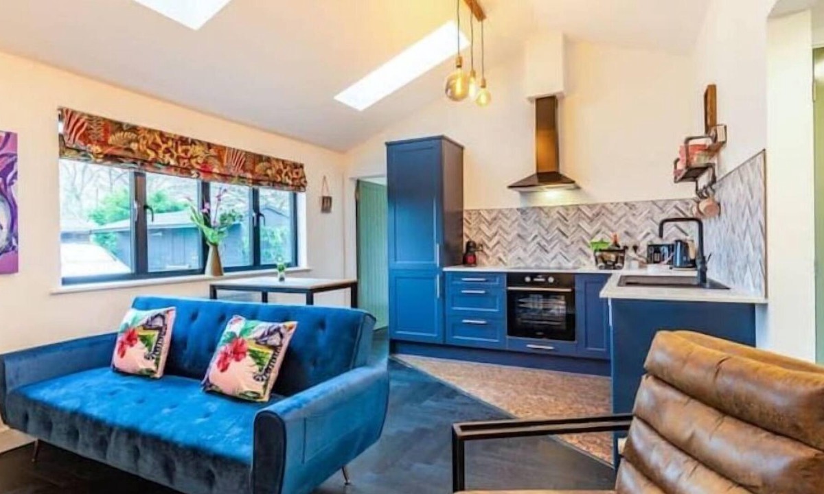 Sutton Valence House | Lottie's Luxurious Lodge, Dogs Welcome, Parking