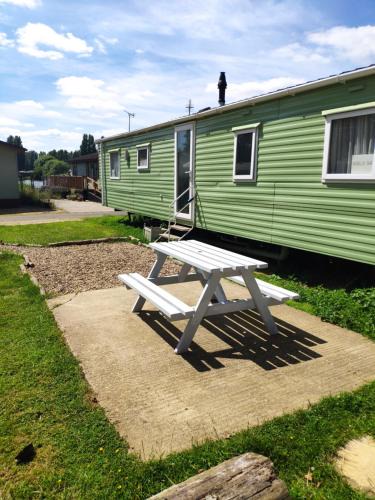Great Houghton House | Lovely Static 8 Bed Caravanat at Billing Aquadrome