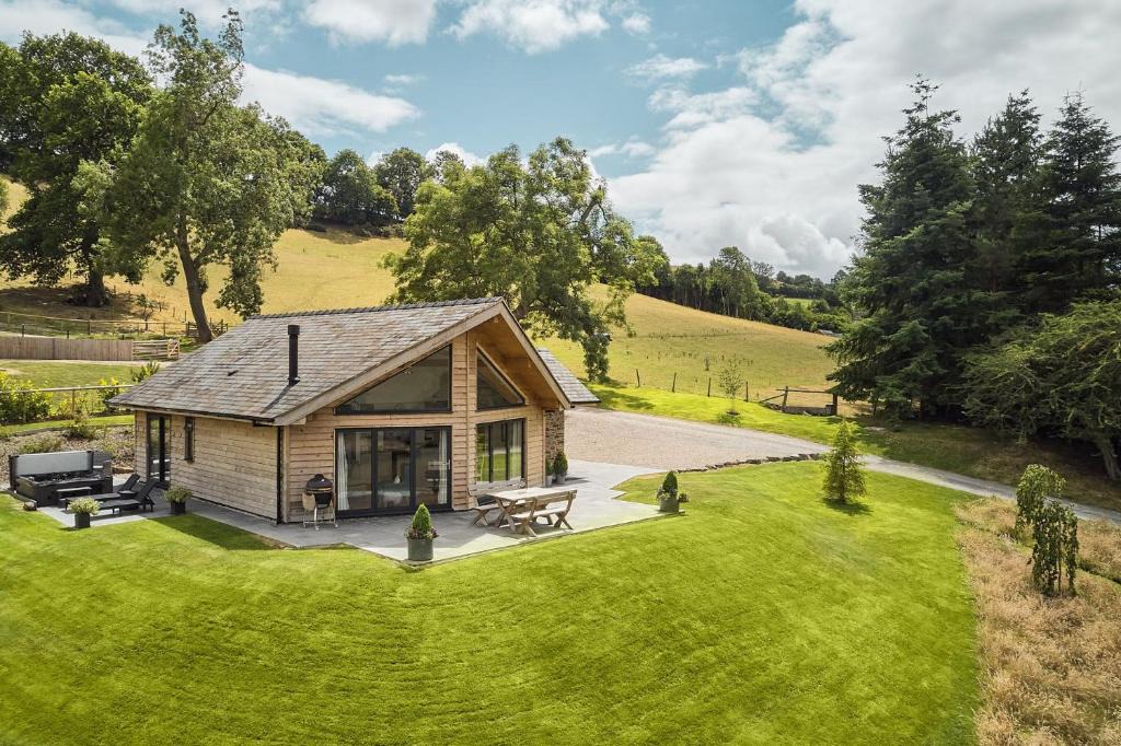 Montgomery House | Lower Tumble Cottage